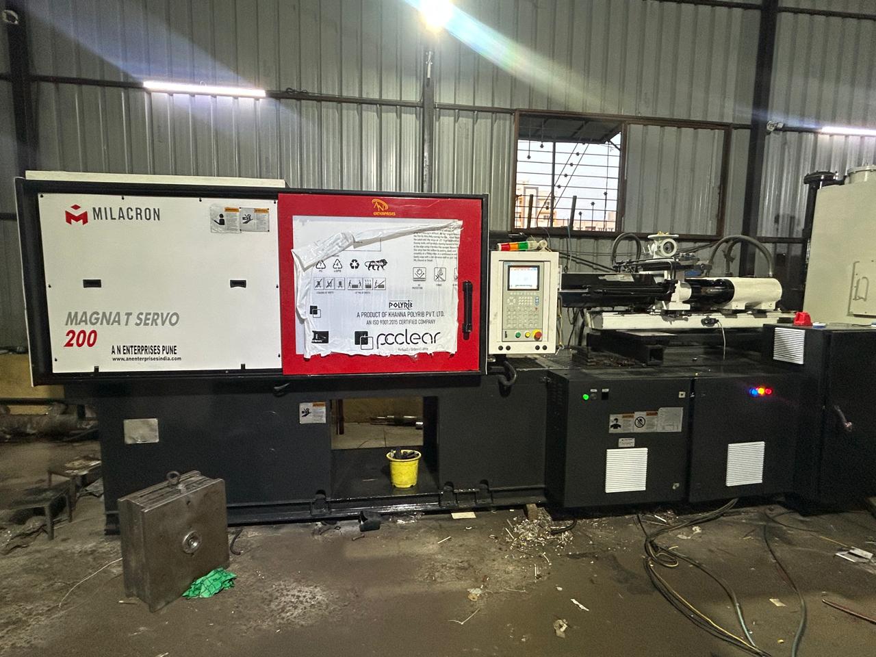 Milacron T SERVO 200 TON